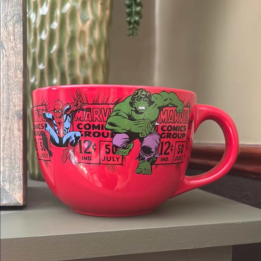 Marvel Red and Green Hulk/Spiderman Soup Mug, 24 oz. Like new